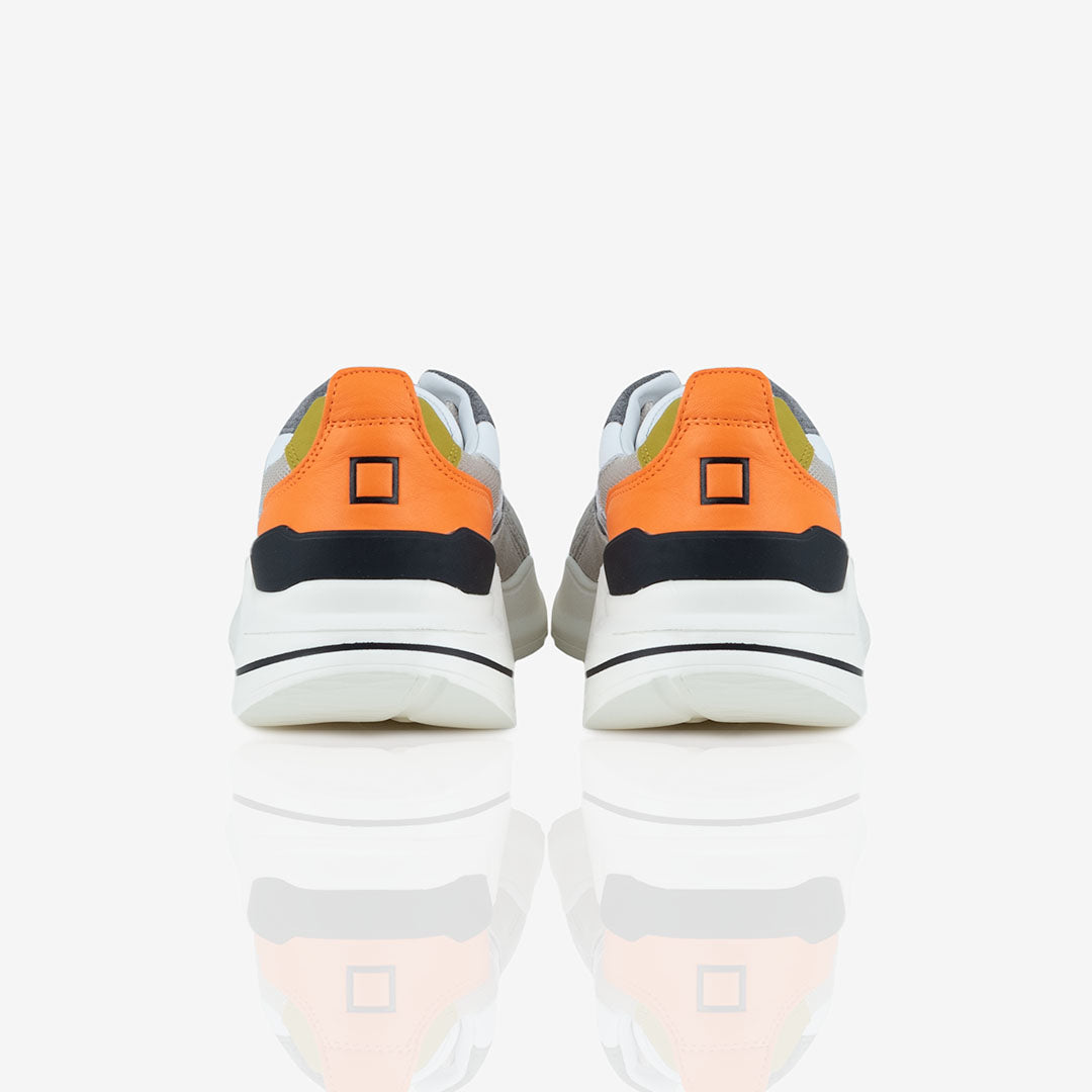 SNEAKERS DATE